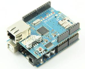 Arduino Uno mit aufgestecktem Ethernet Shield